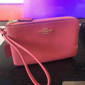 🌷Coach Wristlet/Wallet_Rose